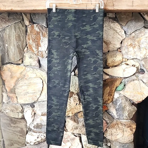 SPANX Seamless Leggings Green Camo Women's size XL - Picture 3 of 10